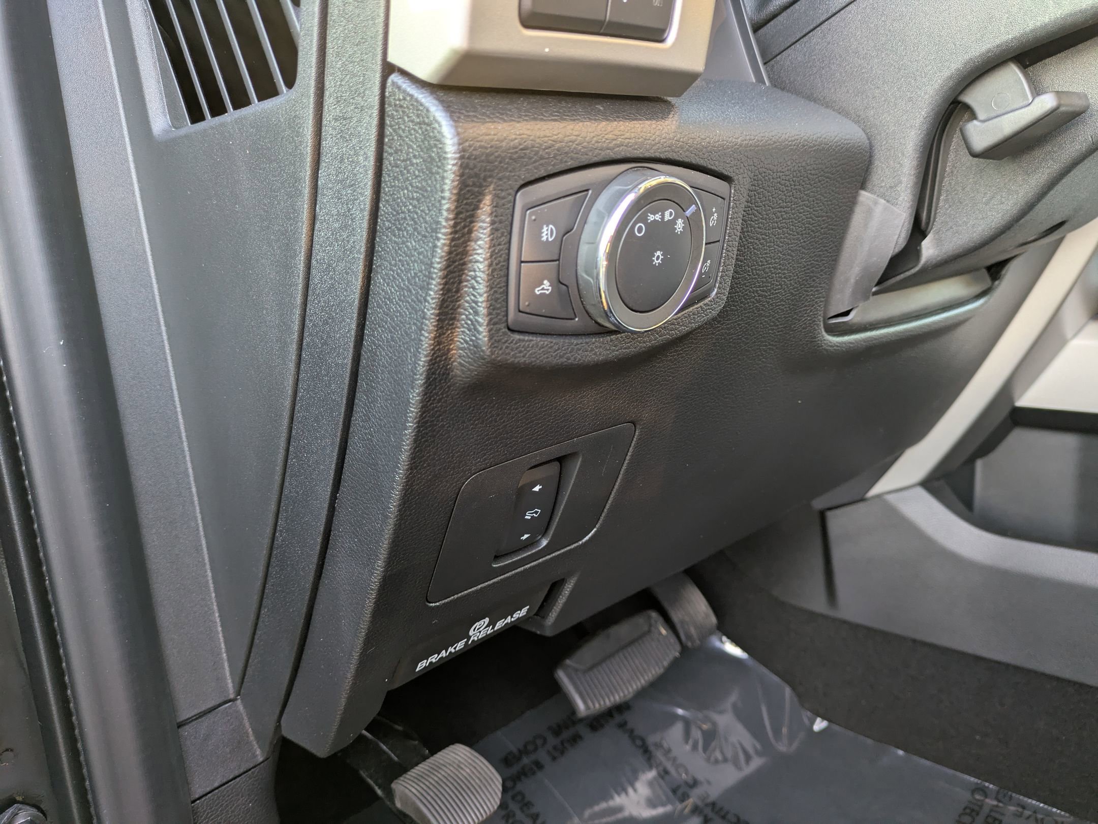 Certified 2020 Ford F250 Lariat w/ Tremor Off-Road Package image 15