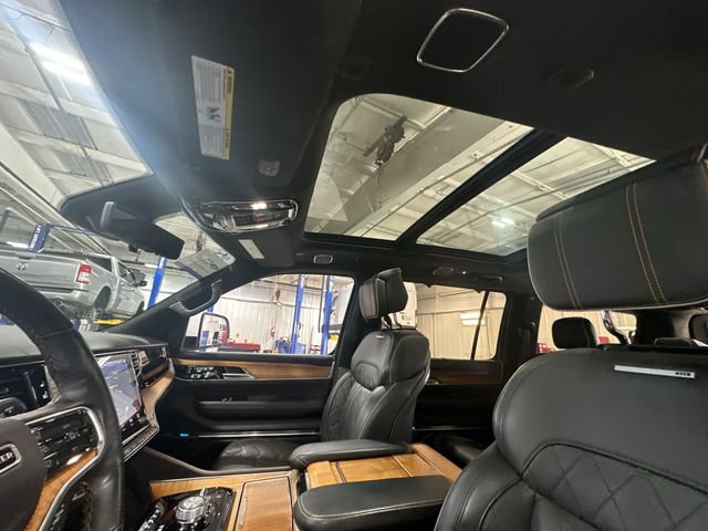 Used 2022 Jeep Grand Wagoneer Series III AWD/4WD image 20