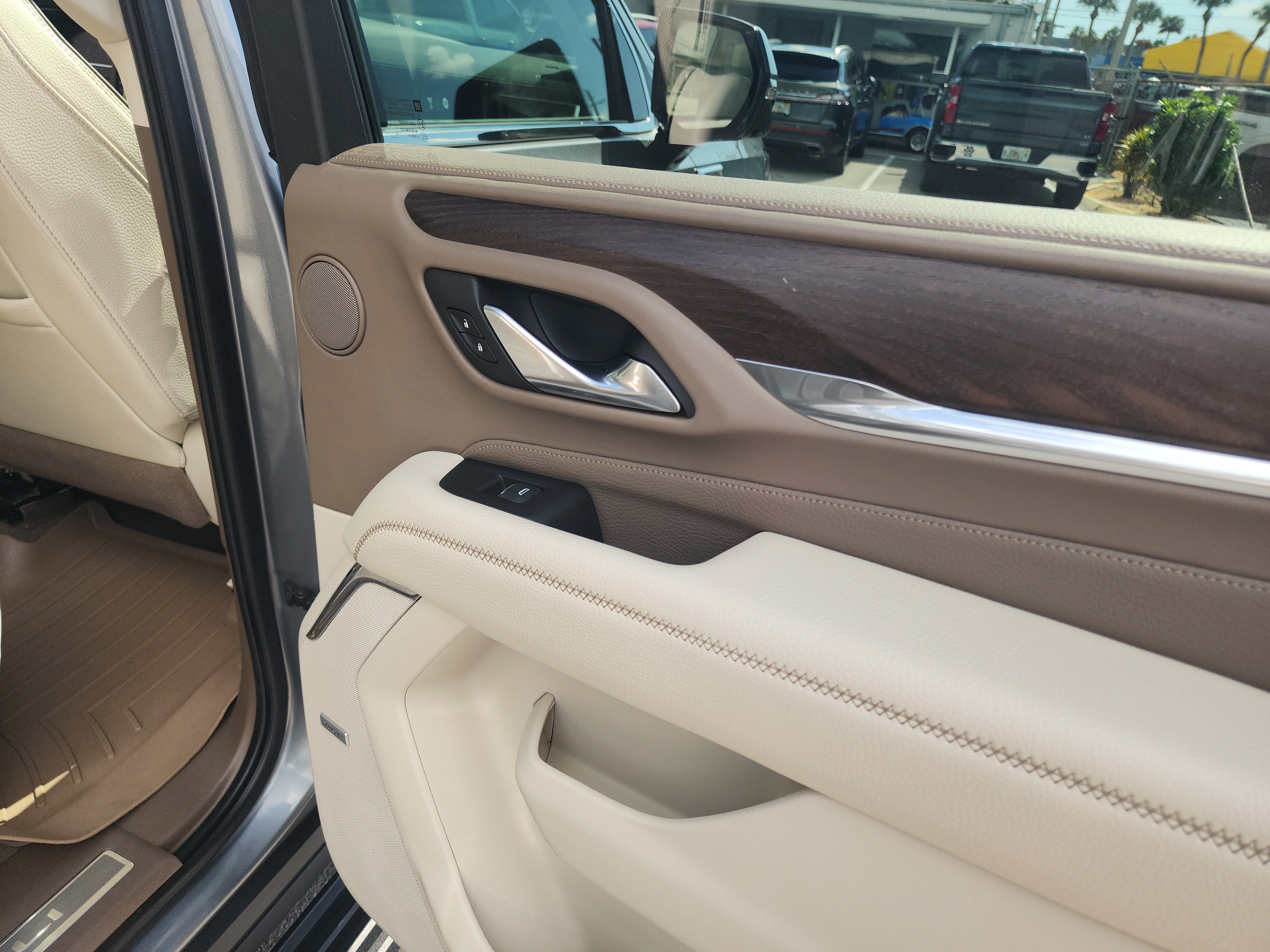Used 2022 GMC Yukon XL Denali RWD image 28
