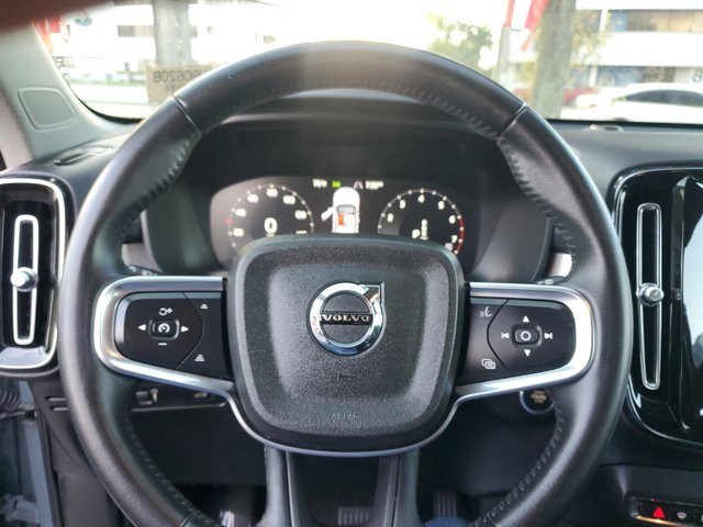 Used 2021 Volvo XC40 T5 Momentum w/ Protection Package Premier image 19