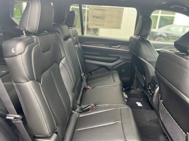 Used 2024 Jeep Grand Cherokee L Limited AWD/4WD image 12