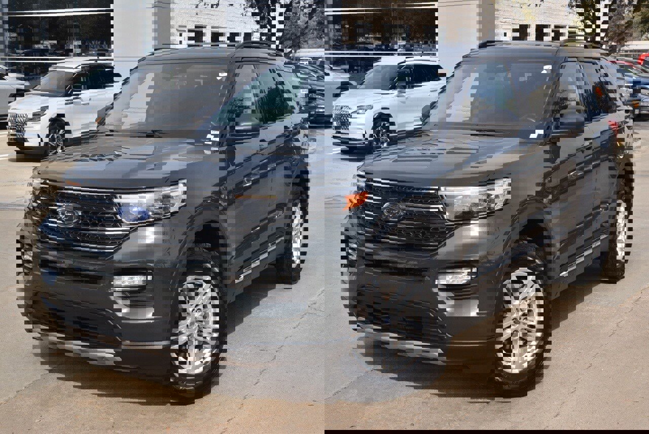 Certified 2023 Ford Explorer XLT w/ Equipment Group 202A image 3