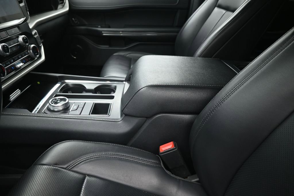Certified 2024 Ford Expedition XLT RWD image 21