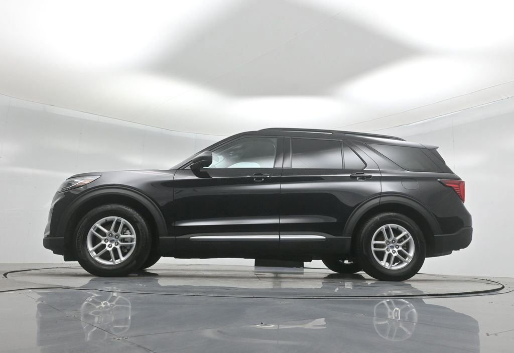 Certified 2025 Ford Explorer Active image 8