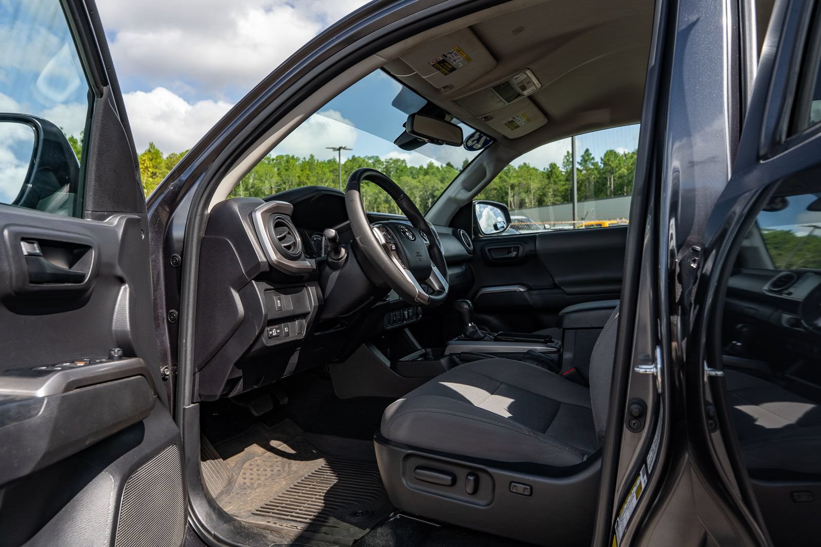 Used 2023 Toyota Tacoma SR5 RWD image 17