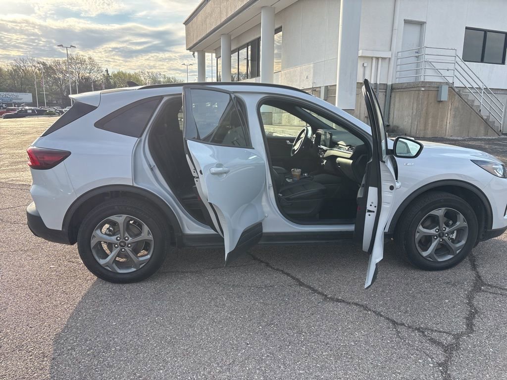 Certified 2025 Ford Escape ST-Line Select w/ Tech Pack #1 image 8