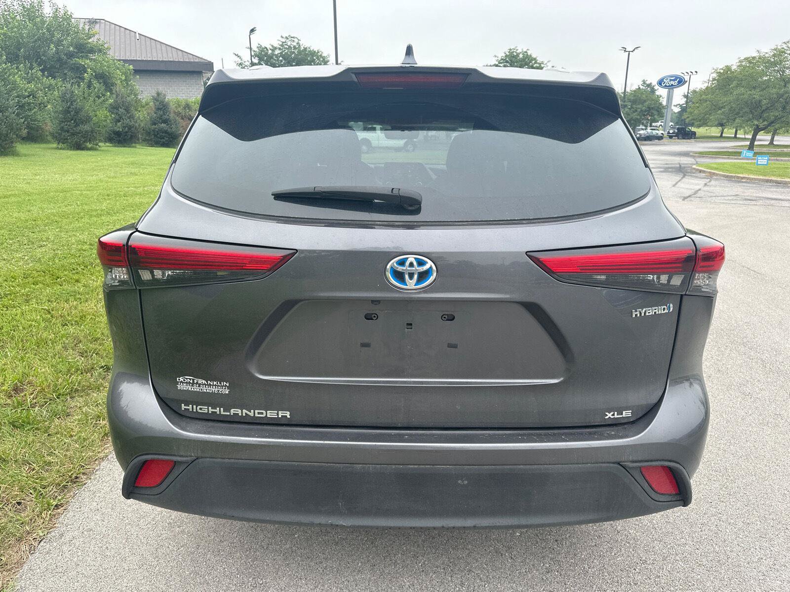 Used 2022 Toyota Highlander XLE AWD/4WD image 12