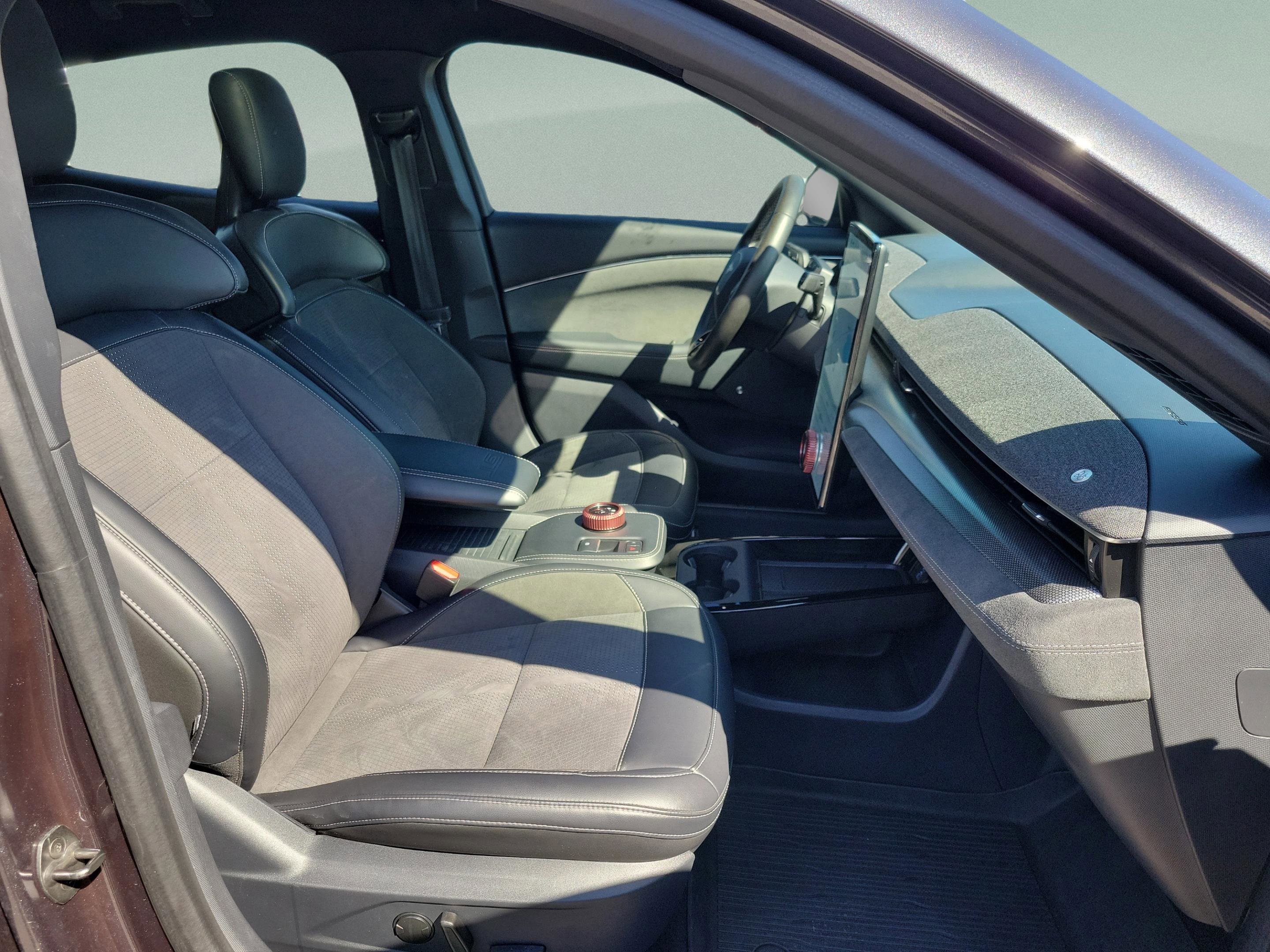 Certified 2021 Ford Mustang Mach-E GT w/ GT Performance Edition image 32