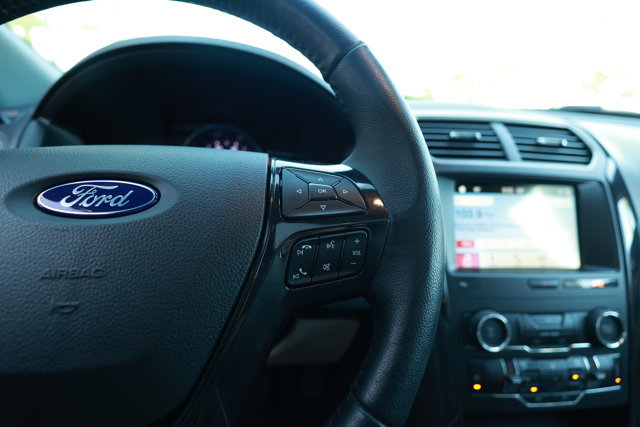 Certified 2018 Ford Explorer XLT w/ Equipment Group 202A AWD/4WD image 19