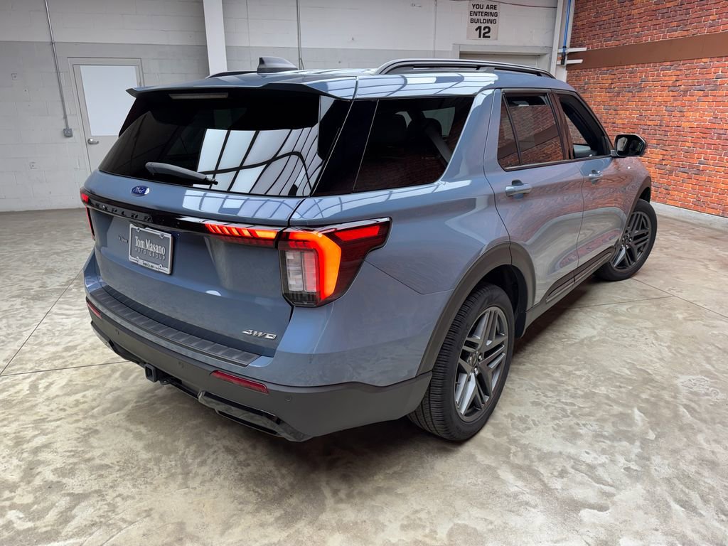 Certified 2025 Ford Explorer ST-Line w/ Premium Package AWD/4WD image 6