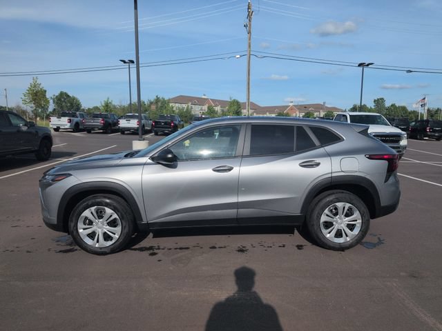 Used 2024 Chevrolet Trax LS w/ Driver Confidence Package FWD image 4