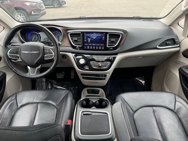 Used 2018 Chrysler Pacifica Touring-L Plus FWD image 12