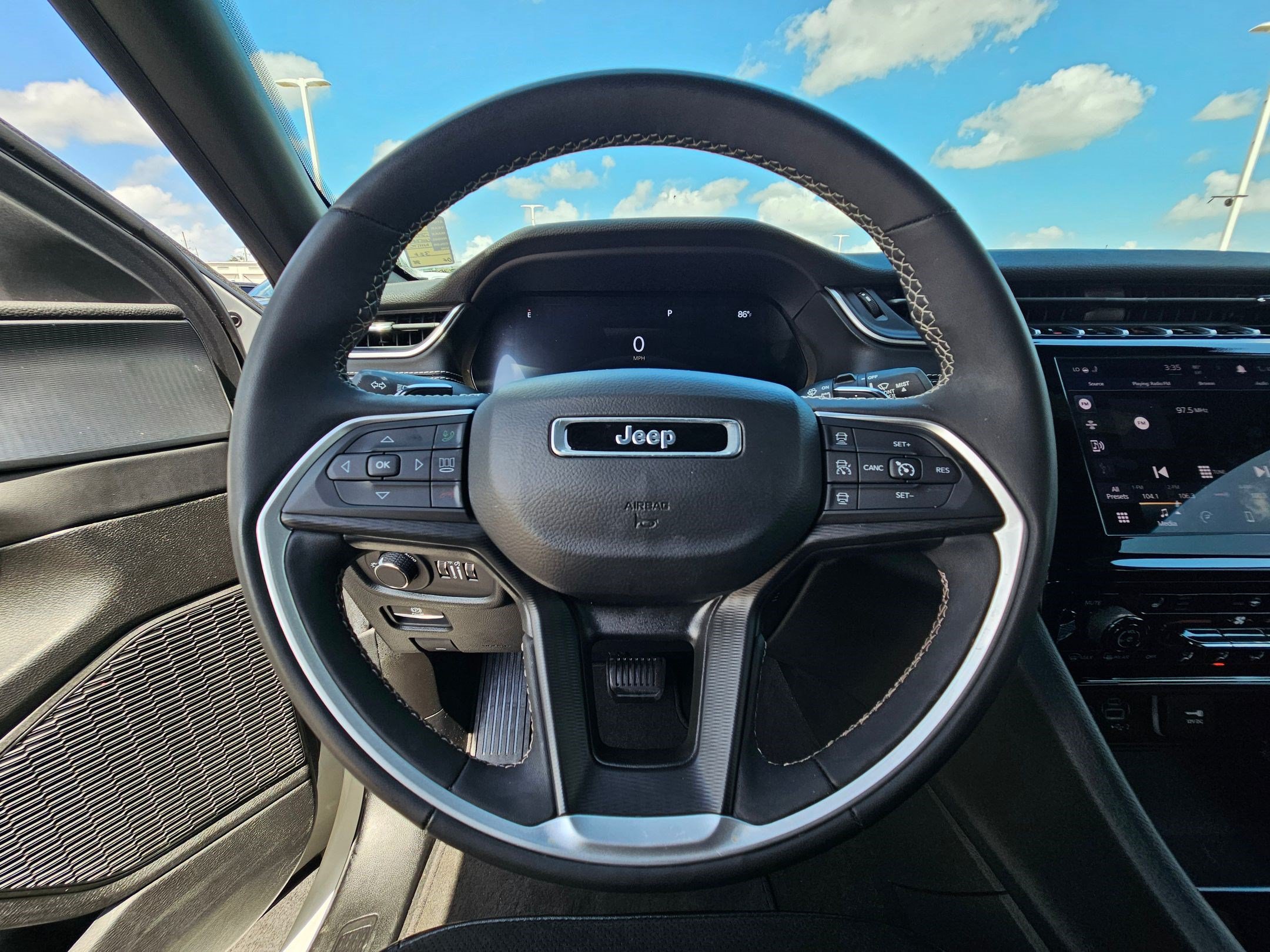 Used 2023 Jeep Grand Cherokee Altitude RWD image 17