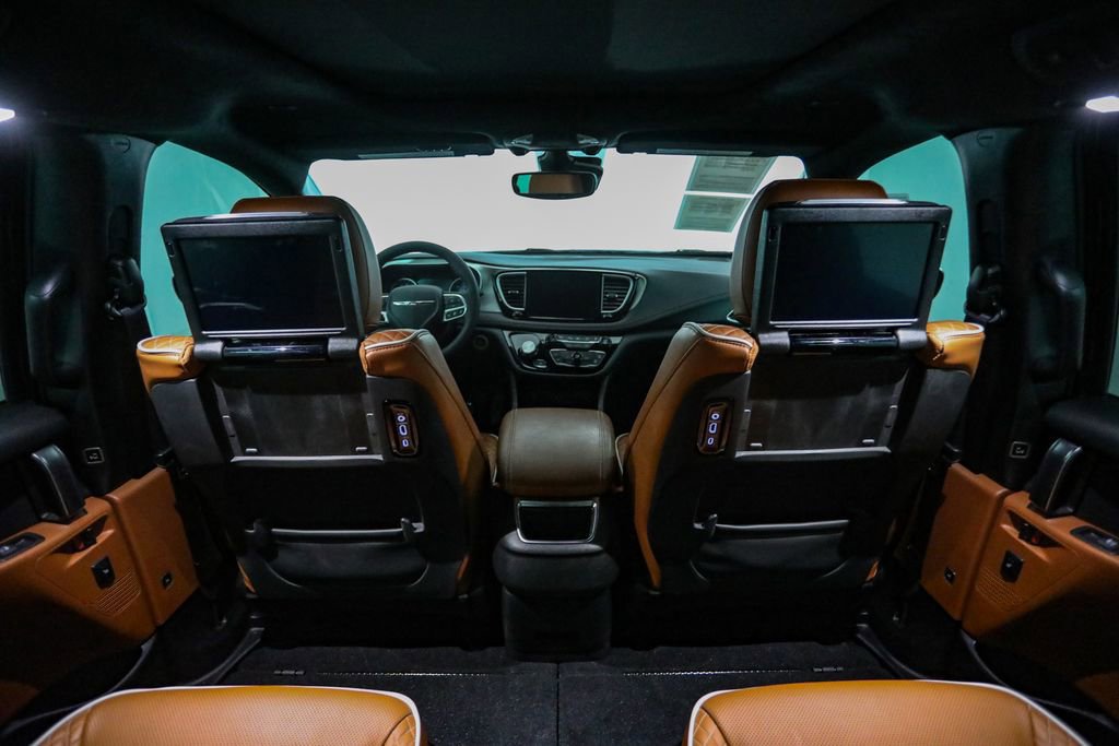 Used 2024 Chrysler Pacifica Pinnacle w/ Trailer Tow Group image 26