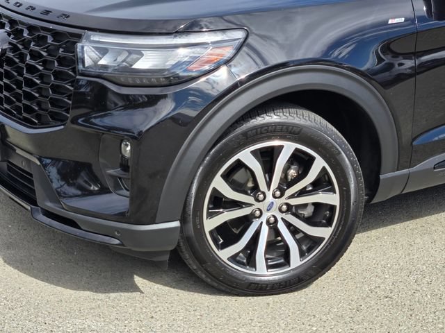 Certified 2025 Ford Explorer ST-Line AWD/4WD image 9