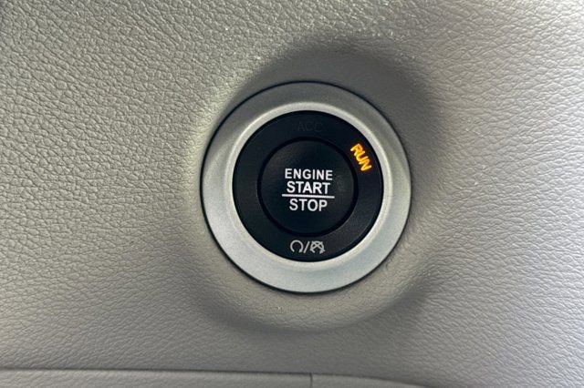 Used 2023 Chrysler Pacifica Touring-L image 25