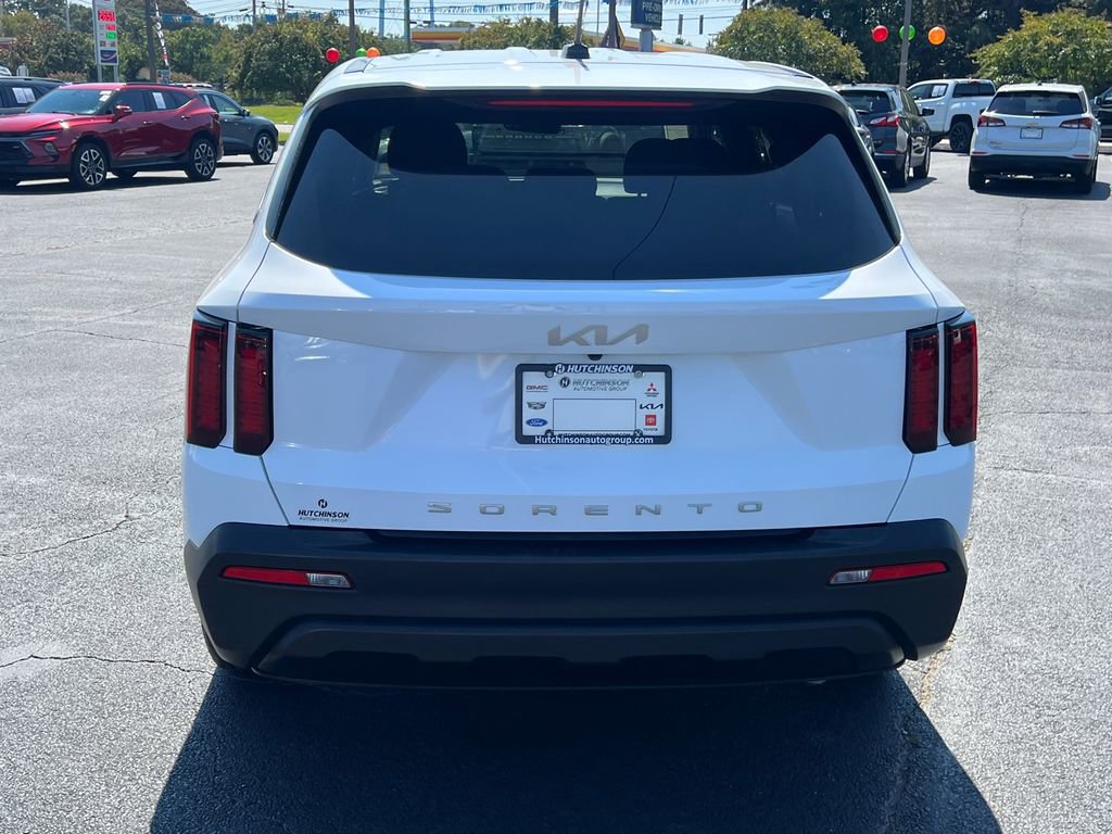 Used 2022 Kia Sorento LX image 6
