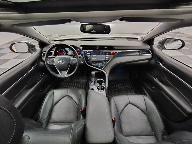 Used 2018 Toyota Camry XSE FWD image 2