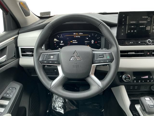 Used 2025 Mitsubishi Outlander SE AWD/4WD image 13