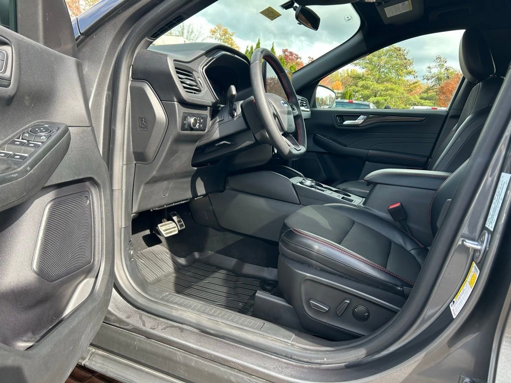 Certified 2023 Ford Escape ST-Line w/ Tech Pack #1 image 13