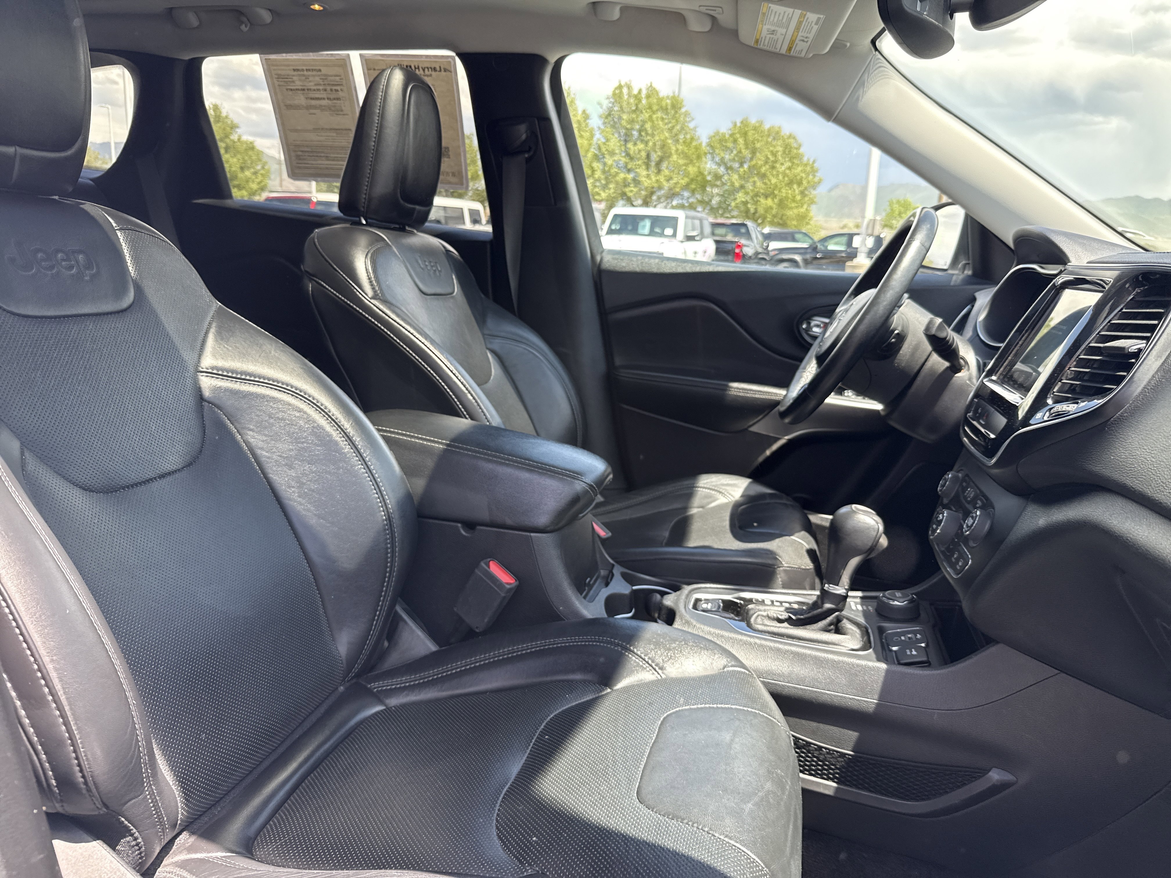 Used 2019 Jeep Cherokee Limited AWD/4WD image 28