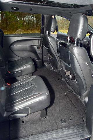 Used 2020 Chrysler Pacifica Touring-L image 32