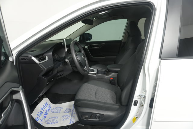 Used 2025 Toyota RAV4 XLE AWD/4WD image 24