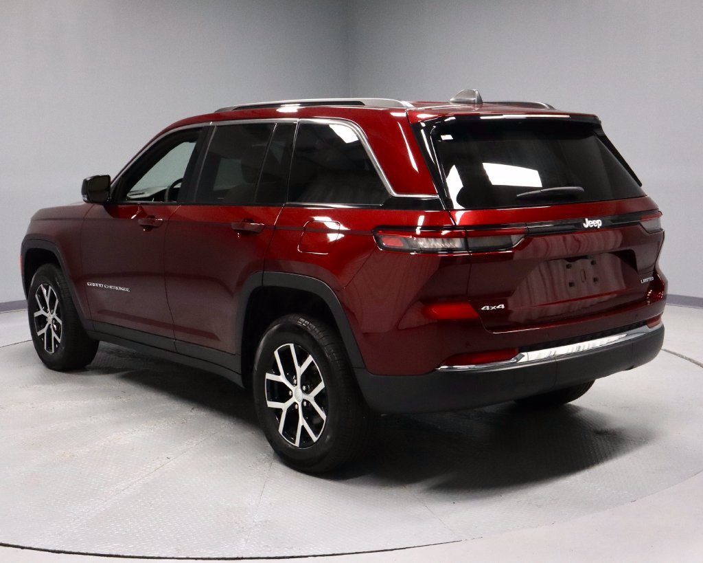 Used 2024 Jeep Grand Cherokee Limited AWD/4WD image 9