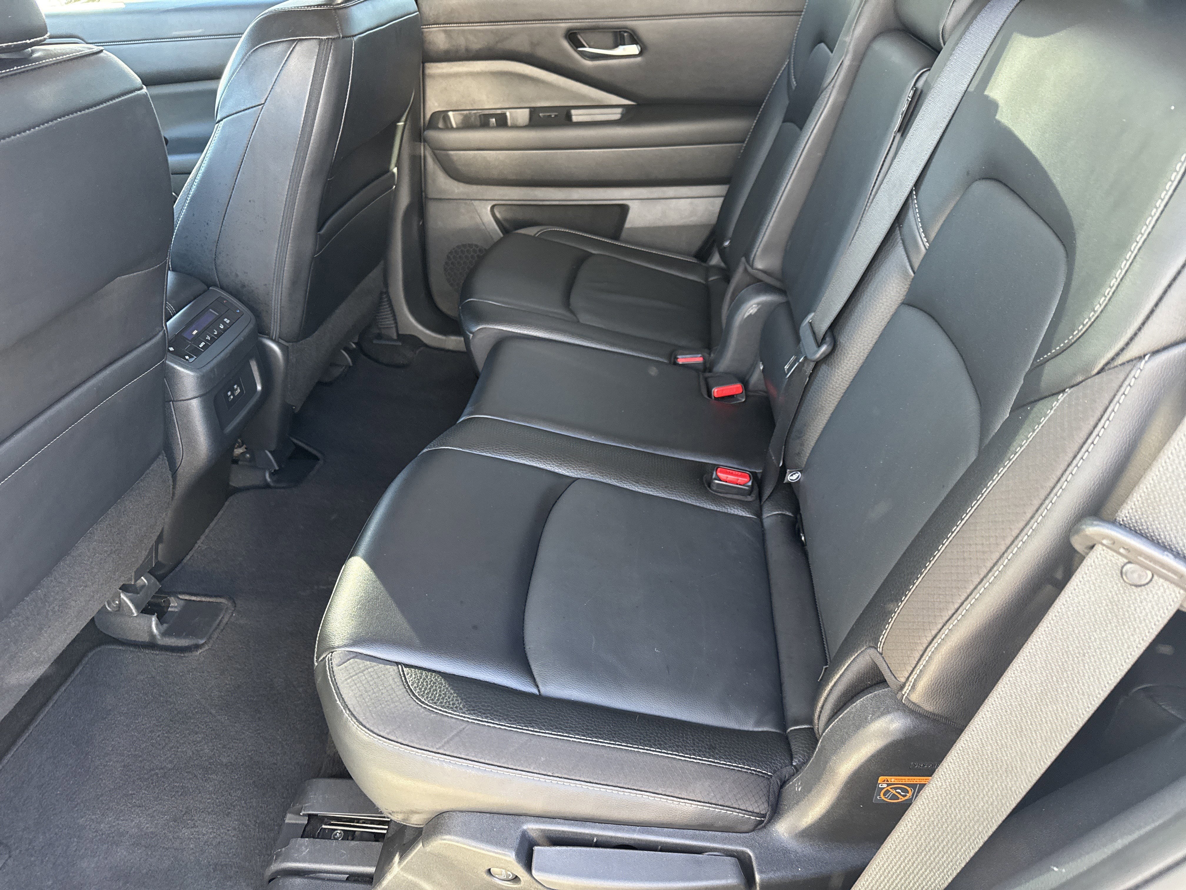 Used 2023 Nissan Pathfinder SL image 11