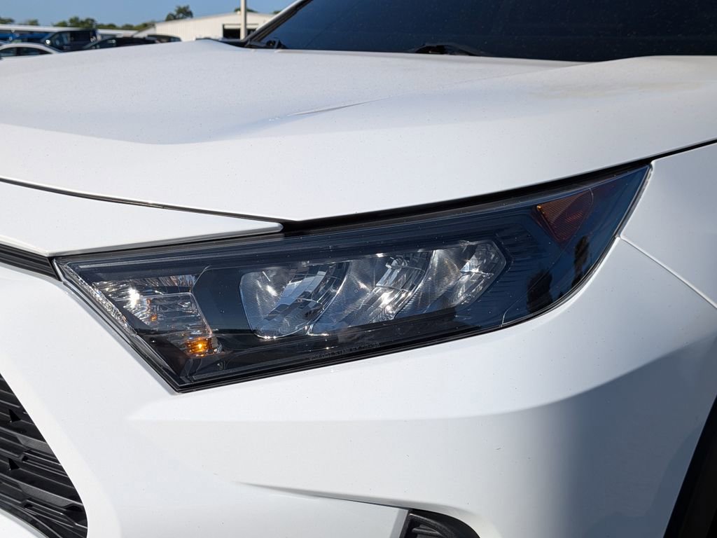 Used 2021 Toyota RAV4 LE image 10
