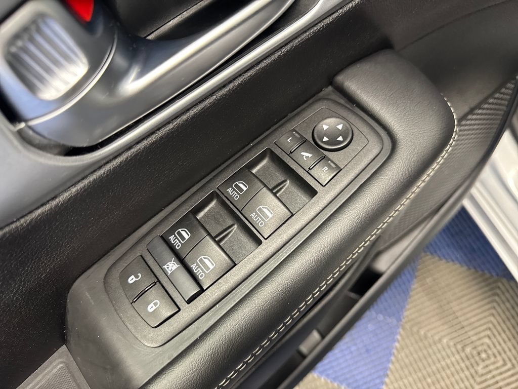 Used 2026 Chrysler Pacifica Limited FWD image 14