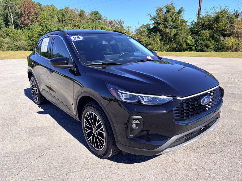 Certified 2025 Ford Escape SE w/ PHEV Premium Package FWD image 2