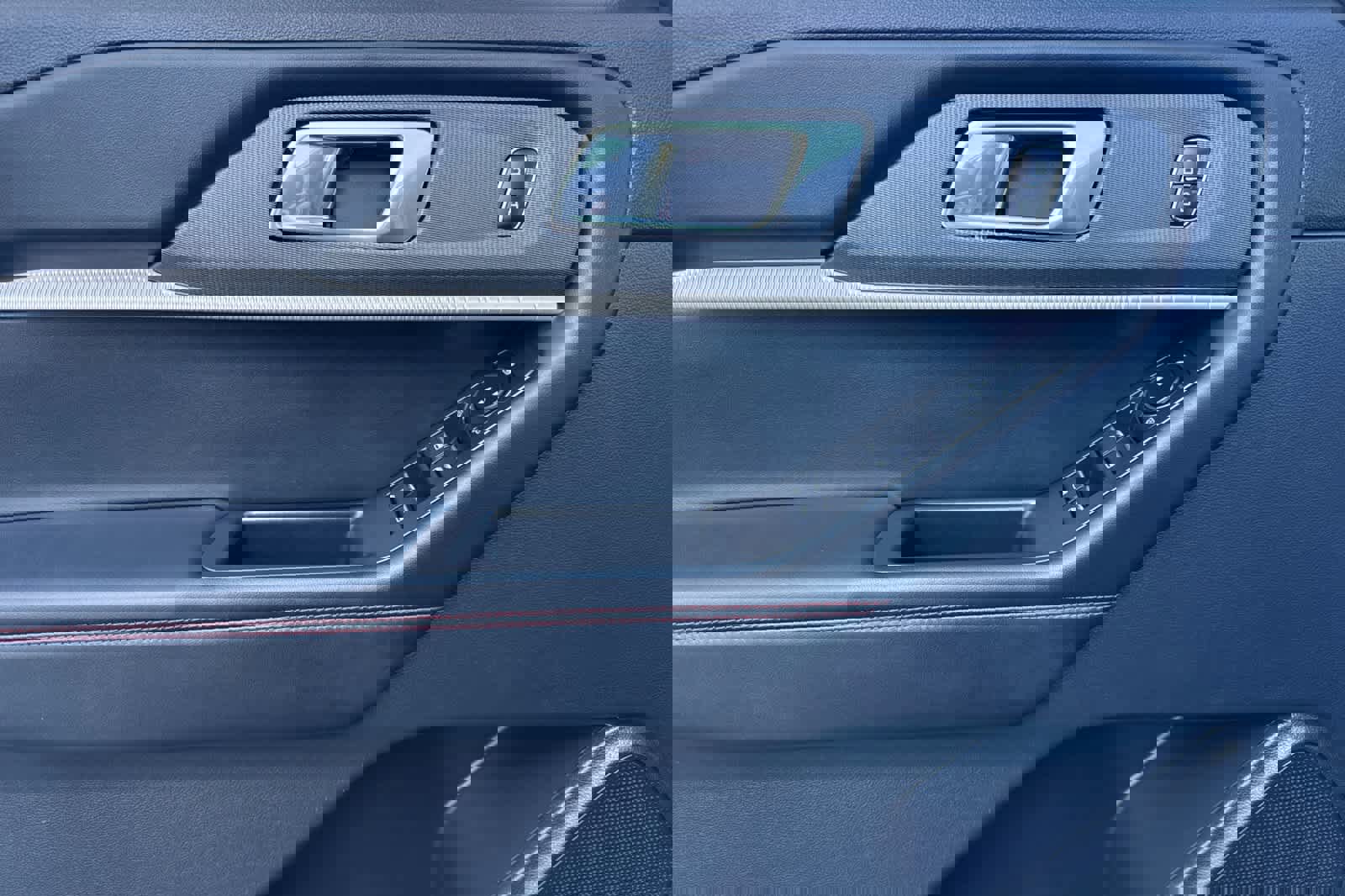 Certified 2025 Ford Explorer ST-Line w/ ST-Line Street Pack image 12