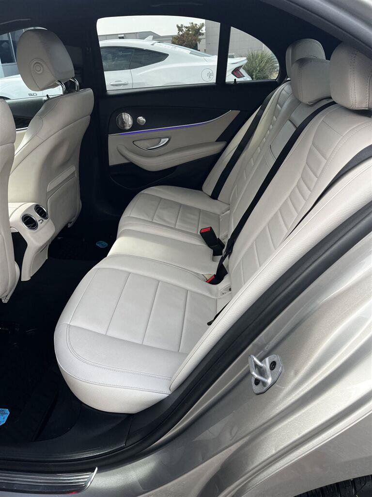 Used 2022 Mercedes-Benz E 350 4MATIC Sedan image 4