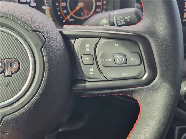 Used 2024 Jeep Gladiator Rubicon w/ Technology Group AWD/4WD image 16