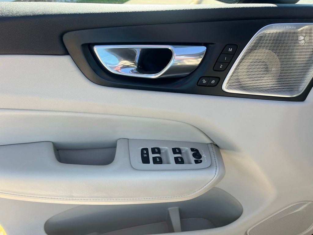 Used 2018 Volvo XC60 T6 Inscription w/ Luxury Seat Package AWD/4WD image 42