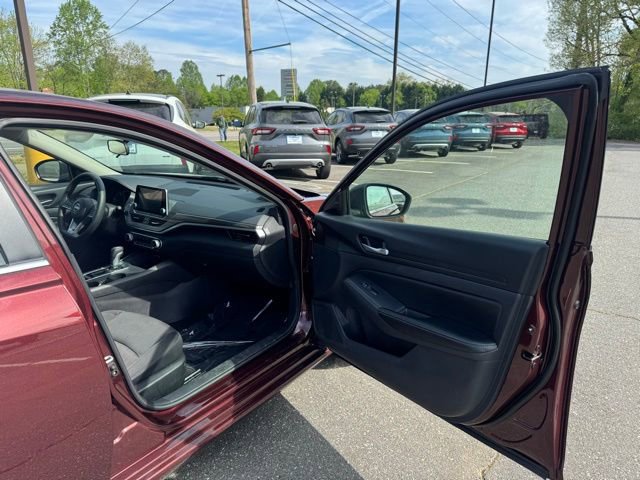 Used 2025 Nissan Altima 2.5 SV FWD image 15