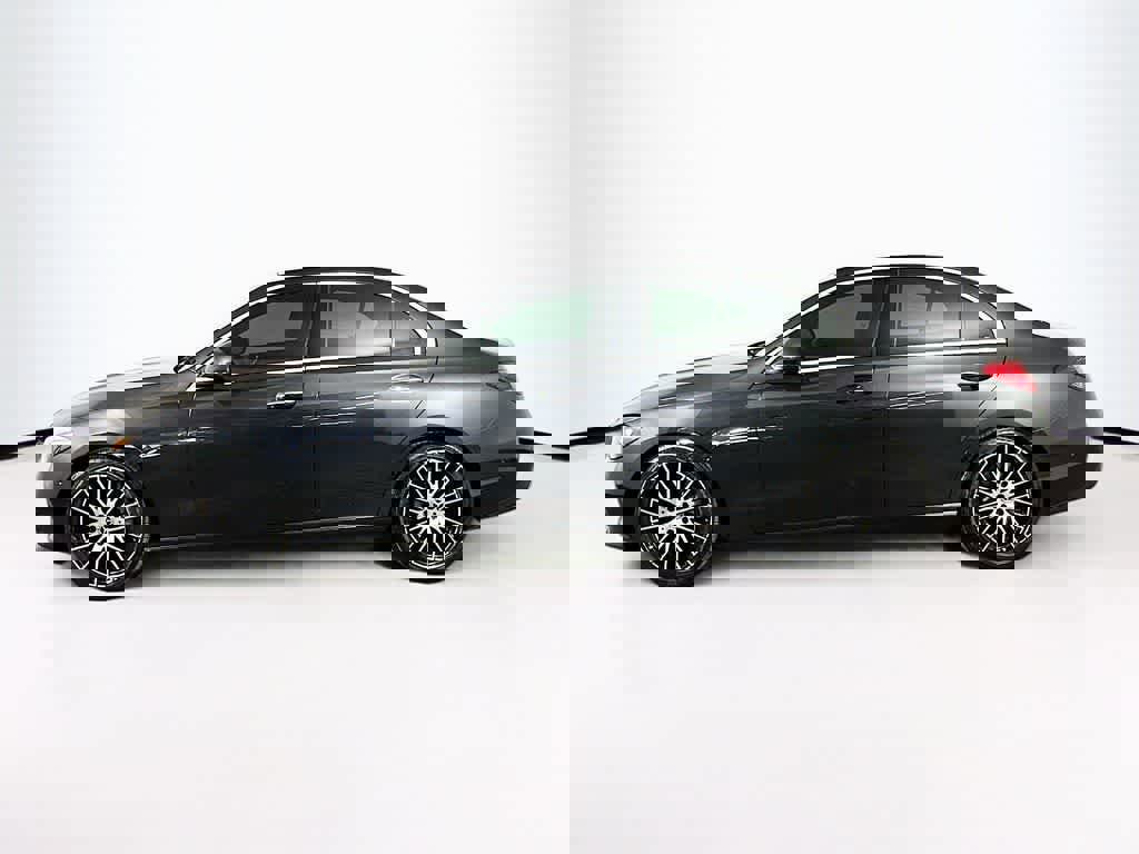 Used 2022 Mercedes-Benz C 300 4MATIC Sedan image 2