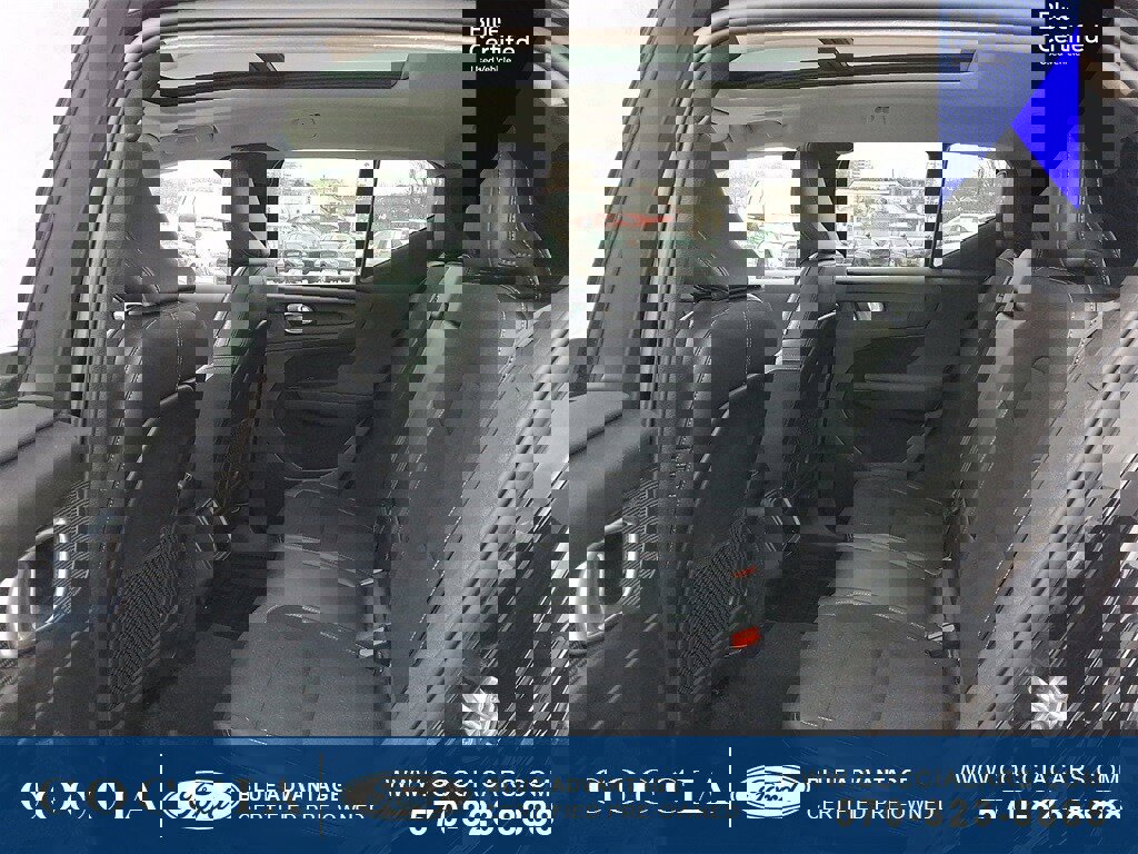 Used 2020 Volvo XC40 T5 Momentum w/ Protection Package Premier image 10