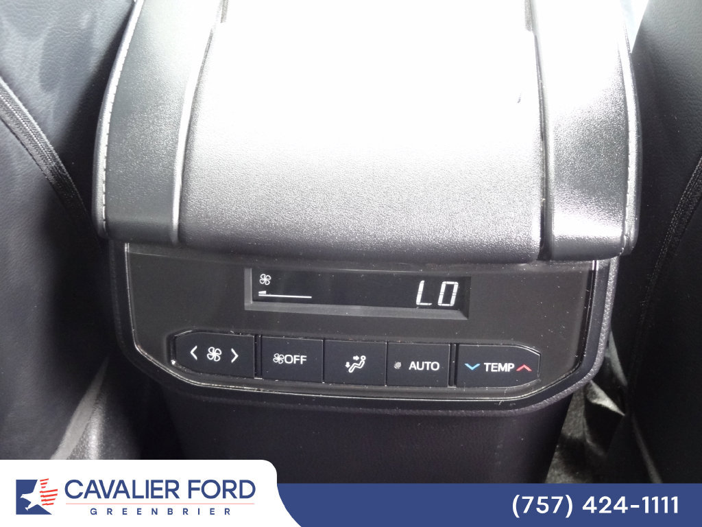 Used 2023 Toyota Highlander XLE FWD image 16