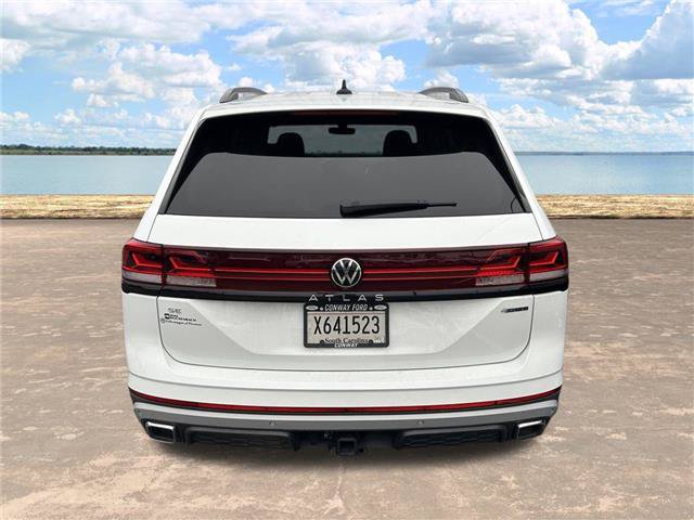 Used 2024 Volkswagen Atlas Peak Edition SE AWD/4WD image 8