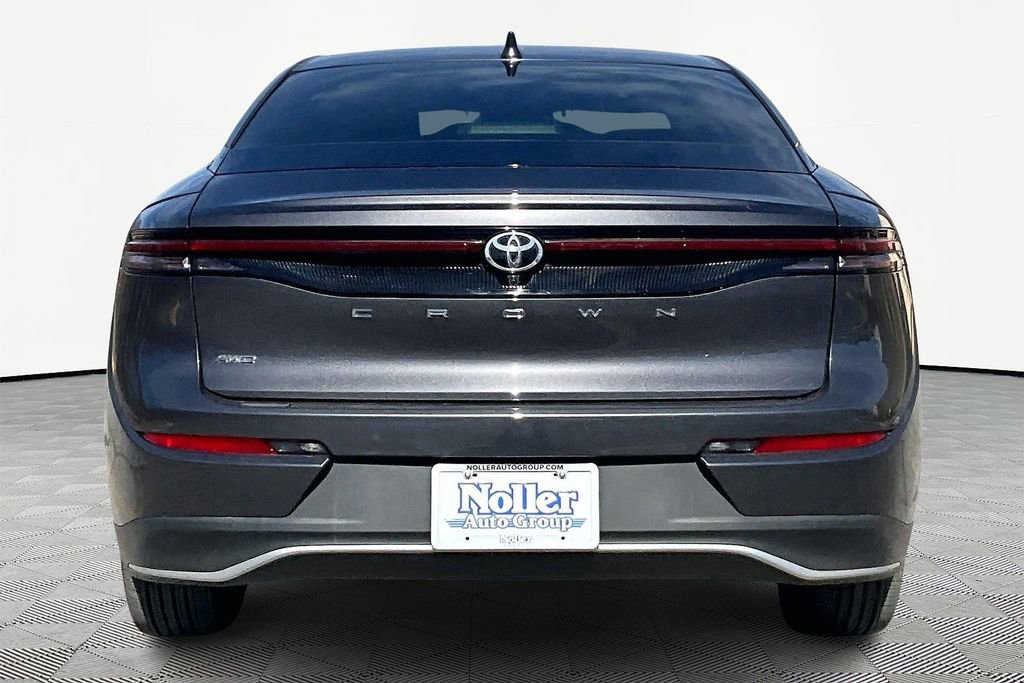 Used 2023 Toyota Crown AWD/4WD image 3