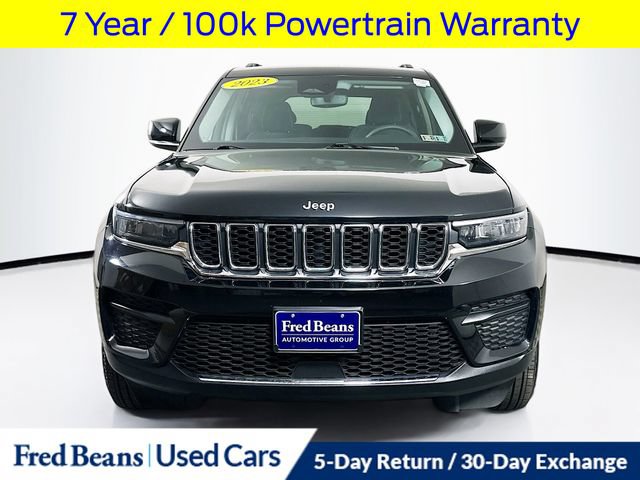 Used 2023 Jeep Grand Cherokee Laredo w/ Luxury Tech Group I AWD/4WD image 2