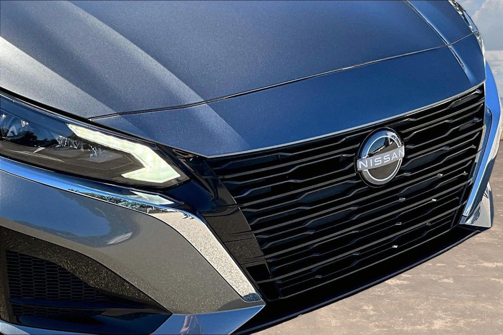 Used 2025 Nissan Altima 2.5 SV FWD image 34