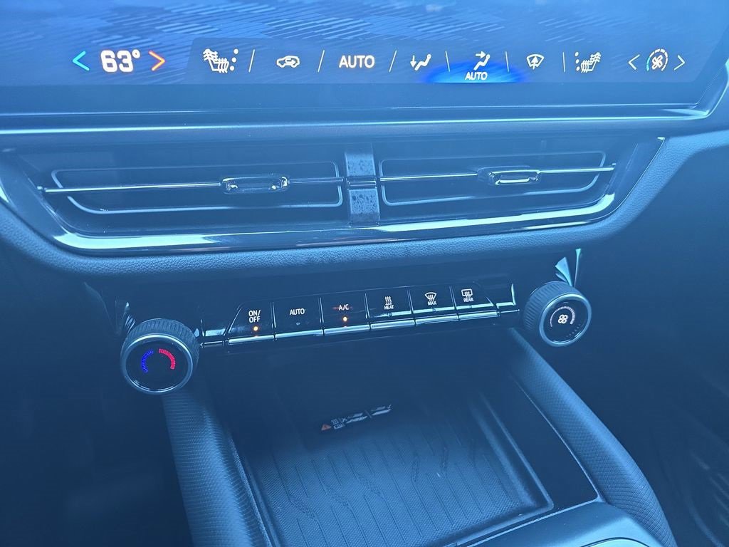 Used 2025 Chevrolet Equinox EV RS image 18