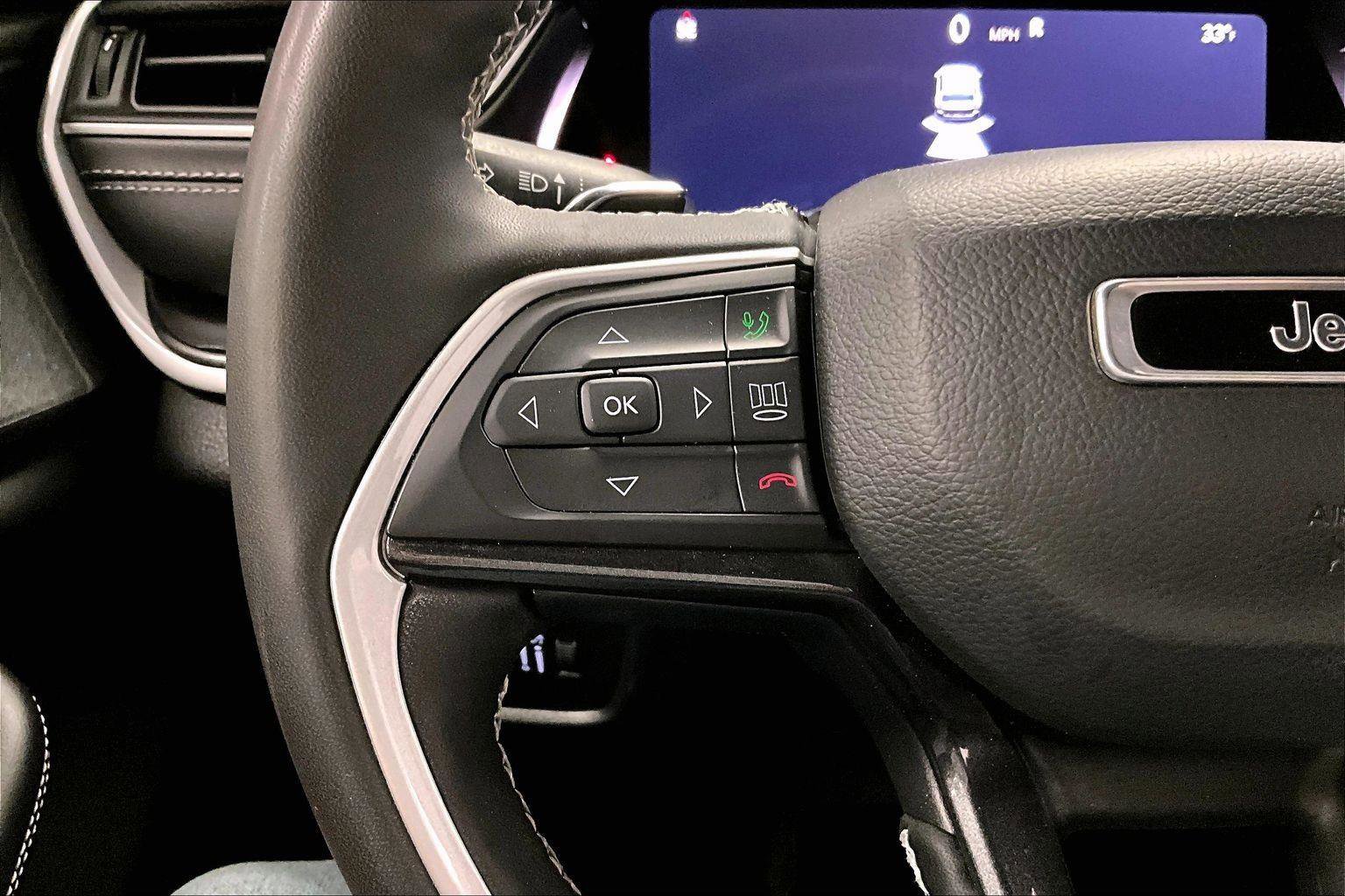 Used 2023 Jeep Grand Cherokee L Laredo image 17