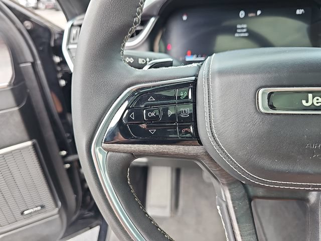 Used 2023 Jeep Grand Cherokee Overland w/ Luxury Tech Group IV AWD/4WD image 20