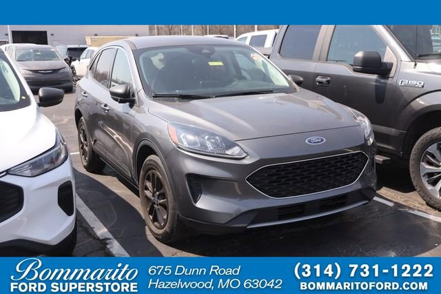 Certified 2022 Ford Escape SE w/ Convenience Package AWD/4WD image 1