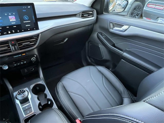 Certified 2025 Ford Escape Platinum w/ Premium Technology Package image 13