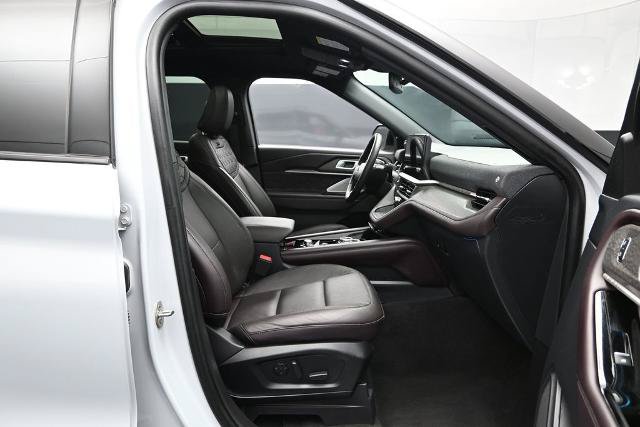 Certified 2025 Ford Explorer Platinum w/ LUX Leather Package AWD/4WD image 19
